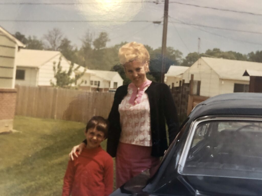 Author Jeanne Hussin and her mom, Shirley in 1968